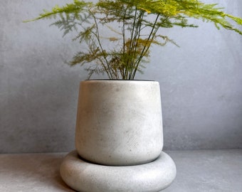 Betonnen plantenbak met schotel, moderne plantenpot, bellenplanter, decoratieve cementpot, minimalistische pot met schotel, Noordse pot, dikke pot