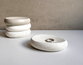 PEBBLE Concrete Soap Dish, Bar Soap Holder, Handmade Soap Tray, Soap Holder, Cement Jewelry Display, Ring Dish, Trinket Tray, Jewelry Holder