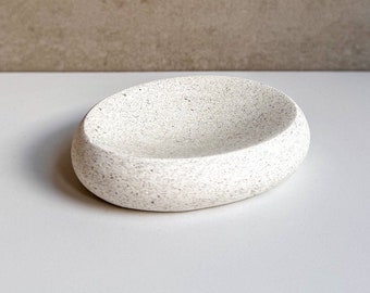 PEBBLE Concrete Soap Dish, Bar Soap Holder, Handmade Soap Tray, Soap Holder, Cement Jewelry Display, Ring Dish, Trinket Tray, Jewelry Holder
