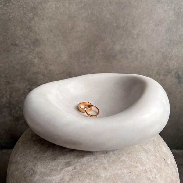 BUBBLE Concrete Tray, Asymmetrical Bowl, Catch All Tray, Pebble Jewelry Display, Chunky Japandi Decor, Trinket Tray, Curvy Cement Decor