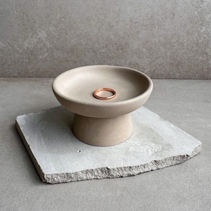 Concrete Ring Dish, Footed Trinket Tray, Small Platform Bowl, Modern Jewelry Display, Engagement Ring Holder, Minimalist Stone Pedestal Bowl