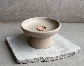 Concrete Ring Dish, Footed Trinket Tray, Small Platform Bowl, Modern Jewelry Display, Engagement Ring Holder, Minimalist Stone Pedestal Bowl
