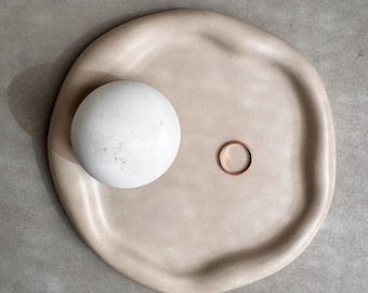 WAVY Concrete Tray, Irregular Plate, Catch All Tray, Blob Jewelry Display, Organic Japandi Decor, Cloud Trinket Tray, Curvy Cement Homewares