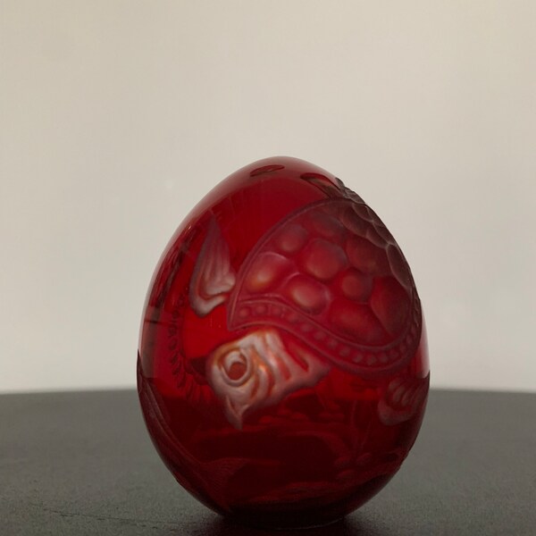 Reproduction of the Karl Fabergé egg in red glass - Saint Petersburg