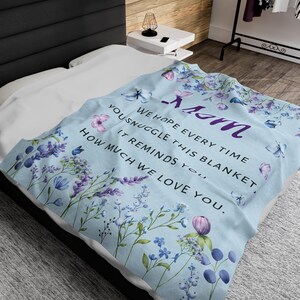 Manta de terciopelo con flores silvestres y mariposas, regalo para mamá, manta con mariposas azules, regalo para el día de la madre, manta acogedora