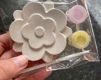 Paint Your Own Flower Craft Kit: Kids Party Favor