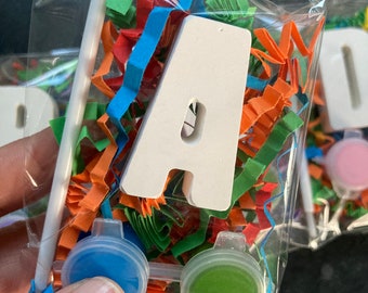 Gepersonaliseerde initiële verfkit gips: knutselfeestje voor kinderen