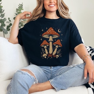 Boho Mushroom Foraging Shirt-Cute Cottagecore foraging top-Retro Wild Mushroom Hunter Shirt-Mycology Enthusiast Tee-Fungi IdentificationTee-