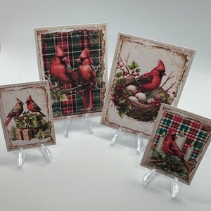Miniatura de casa de muñecas, letrero navideño vintage de pájaro rojo, cuadro navideño, póster de pájaro rojo, miniatura navideña, casa de muñecas navideña