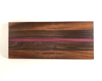 Tagliere realizzato a mano con venature del viso: sapele, cuore viola e noce