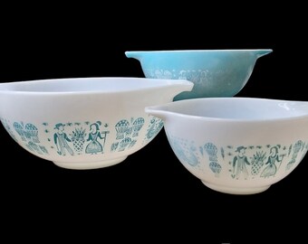 Set of 3 MCM Pyrex Blue Amish ButterPrint Milk Glass Mixing Bowls