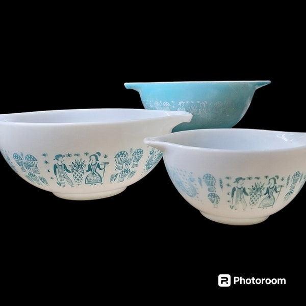 Set of 3 MCM Pyrex Blue Amish ButterPrint Milk Glass Mixing Bowls