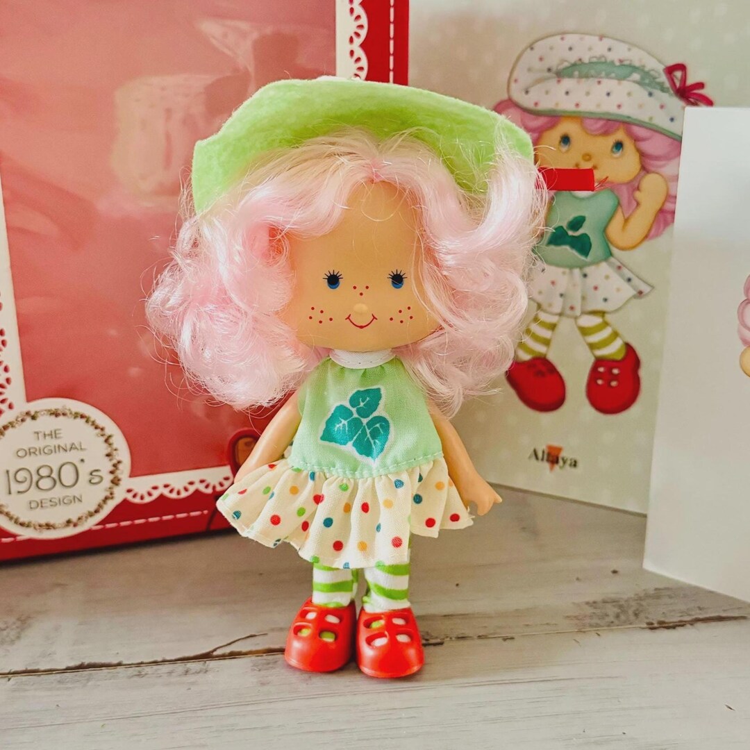 Strawberry Shortcake Charlotte Aux Frases Tarta De Fresa Doll Mnt