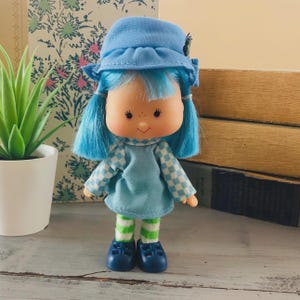 Muñeca de muffin de arándanos del 35.º aniversario de estilo vintage / Muñeca clásica de tarta de fresa reeditada de estilo retro Diseño original Bridge Direct