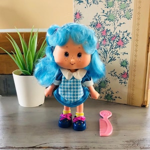 Muñeca Muffin de Arándanos THQ Vintage de los 90 / Muñeca Strawberry Shortcake THQ Retro de 1991 Strawberryland Berry Neat Eats / Muñeca Muffin de Arándanos de los 90