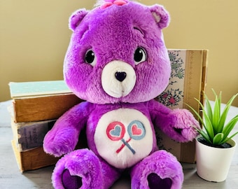 Vintage anni 2000 Just Play Share Bear Peluche Orsetto del Cuore / 2007 Peluche Orsetto del Cuore / Retro 2007 Share Bear Care Lecca-lecca viola Orsetto del Cuore