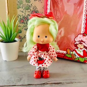 Vintage Style Strawberry Shortcake Doll Re-Issue Altaya Charlotte aux Fraises Tarte aux Pommes Little Apple Moranguinho Macazinha Doll
