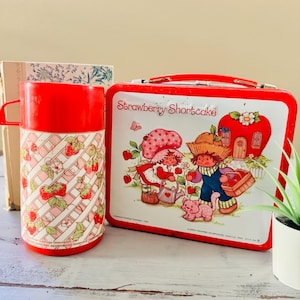 Vintage 1980&#39;s Strawberry Shortcake Glass Pitcher | Anchor Hocking Shortcake Lemon Meringue Decanter | Retro Shortcake Glass Juice Pitcher