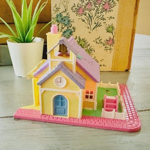 Vintage 1990&#39;s Polly Pocket Light Up School House Pollyville | 1993 Bluebird Polly Pocket Polly&#39;s Village School | Yellow School House