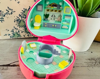 Anillo divertido para el baño Polly Pocket vintage de los años 90 y estuche para anillos, compacto con forma de corazón rosa intenso / Anillo divertido para el baño Polly Pocket Bluebird rosa de 1991