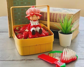 Vintage 1980's Strawberry Shortcake Grooming Case | Retro 80s Shortcake Mirrored Box | Strawberry Shortcake Brush, Comb, Hand Mirror Set
