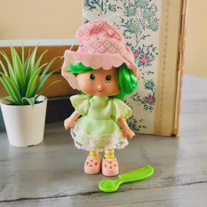 Muñeca vintage de gasa color lima THQ de los 90 / Muñeca retro Strawberry Shortcake Strawberryland de 1991 / Muñeca de gasa color lima THQ de los 90 con atuendo clásico