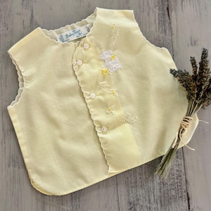 haut brodé Baby Togs vintage des années 1970 | Robe de soirée boutonnée rétro des années 1970 pour nouveau-né | Vêtements de bébé pour nouveau-né