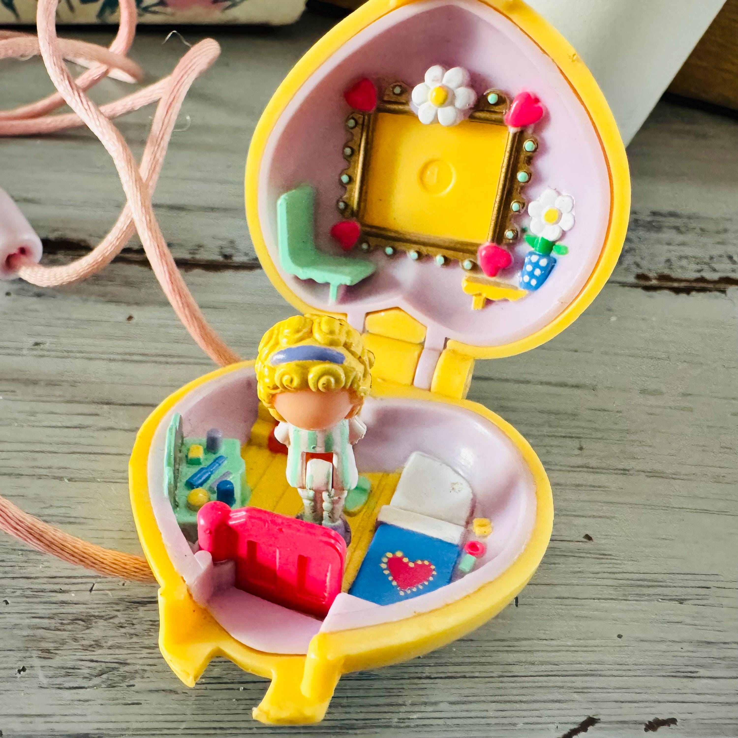 1991 Polly Pocket Pretty Picture Art Studio Locket Complete
