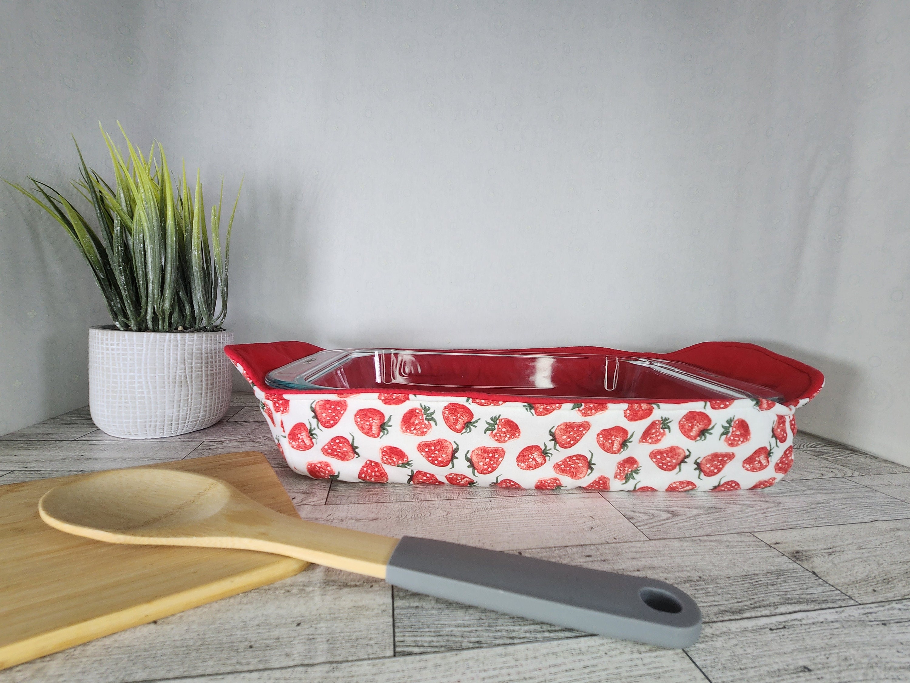 Cute Baking Dish Strawberries/ Red Casserole Cozy/ Hot Dish Cozy