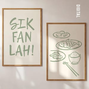 Puede incluir: Dos impresiones enmarcadas con un fondo beige claro y texto e ilustraciones verdes. La primera impresi&oacute;n dice "SIK FAN LAH!" La segunda impresi&oacute;n muestra un plato de pescado, un taz&oacute;n de arroz y palillos.