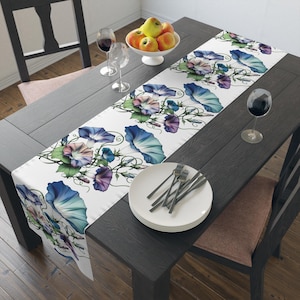 Elegant Floral Table Runner, Spring Decor, Kitchen Table Accent, Perfect for Weddings, Dinner Parties, Holiday Gatherings, Home Decor