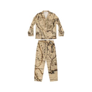 Vintage Map Satin Pyjama für Frauen, Nachtwäsche zum Thema Reisen, gemütliche Loungewear, einzigartiges Geschenk für sie, Map Print PJ Set, perfekt zum Entspannen