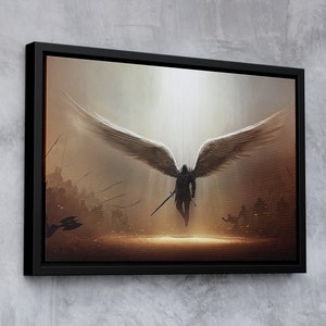 Puede incluir: Una pintura digital en blanco y negro de un ángel con grandes alas blancas de pie en un rayo de luz. El ángel sostiene una espada y está rodeado por una multitud de personas.