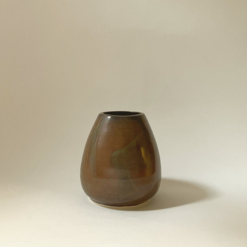 Nutmeg Egg-Shaped Vase image 1