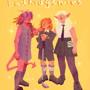 Puede incluir: Ilustración de tres figuras con rasgos fantásticos, sobre un fondo amarillo con estrellas. El texto "bad kid genius" está en la parte superior. Las figuras visten varios atuendos, incluyendo un vestido, blazer y falda, con cuernos, orejas puntiagudas y una cola.