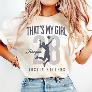 Camiseta personalizada &quot;Esa es mi chica&quot; para mamá y papá, regalo con nombre personalizado para mamá, papá, abuela, abuela, abuelo, colores cómodos.