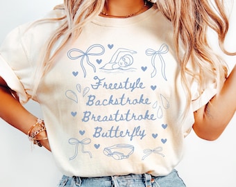 Camisa de equipe de natação estilo desenhado à mão da moda, presente para nadador, camiseta de natação feminina com rabiscos de laço coquete, costas livres, nado peito, borboleta