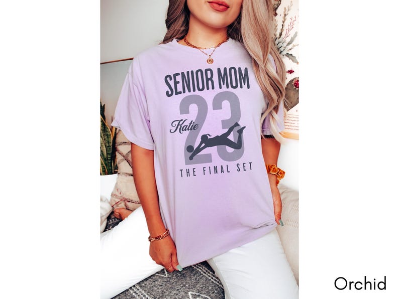 Senior Volleyball Mom Shirt, The Final Set, Personalized Volleyball Mom Tee, Custom 2026 Senior Volleyball Mom Gift, Game Day T-shirt Orchid