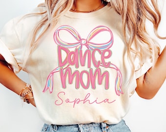 Camiseta Dance Mom Preppy Coquette com Laço, Camiseta para Mãe de Dançarina, Presente para Mãe de Dançarina, Mãe de Ballet, Jazz, Sapateado e Hip Hop