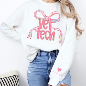 Sudadera con lazo preppy de técnico veterinario, nombre personalizado en la manga, camiseta de medicina veterinaria, regalo de agradecimiento para veterinarios, graduación