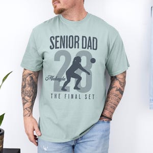 Senior Volleyball Mom Shirt, The Final Set, Personalized Volleyball Mom Tee, Custom 2026 Senior Volleyball Mom Gift, Game Day T-shirt Bay