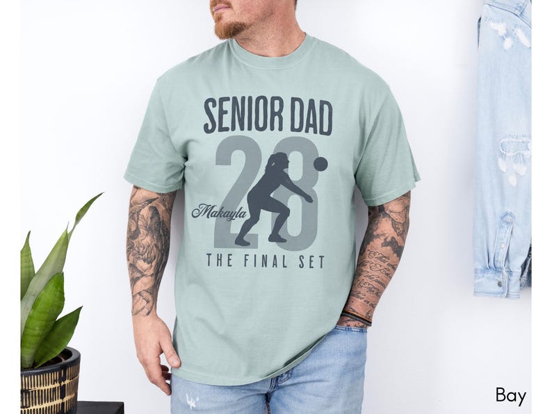 Senior Volleyball Mom Shirt, The Final Set, Personalized Volleyball Mom Tee, Custom 2026 Senior Volleyball Mom Gift, Game Day T-shirt Bay