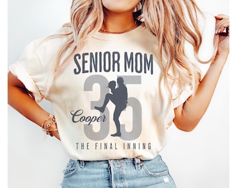 Camiseta de mãe de arremessadora de beisebol sênior, The Final Inning, camiseta de mãe de beisebol, presente personalizado de mãe de beisebol sênior de 2026, camiseta para dia de jogo