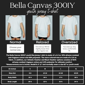 以下が含まれることがあります： Bella Canvas 3001Y ユースジャージーTシャツの画像。通常、リラックス、オーバーサイズのフィット感を示しています。インチ単位のサイズ表と日本のサイズが含まれています。Tシャツは綿とポリエステル製です。