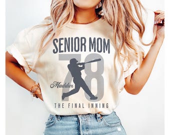Camiseta de mãe de jogador de beisebol sênior, The Final Inning, camiseta de mãe de beisebol, presente personalizado de mãe de jogador de beisebol sênior de 2026, camiseta para dia de jogo