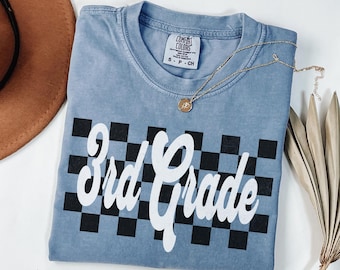 T-shirt med rutor för årskurs 3, första skoldagen-t-shirt för pojkar och flickor, outfit för skolstart, t-shirt för lärare i årskurs 3