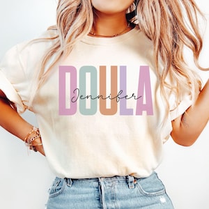 Gepersonaliseerde doula-shirt, aangepast cadeau voor doula, T-shirts verloskundige, afstudeer-T-shirt Doula-certificering, moeder babyverpleegster