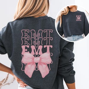 Personalisiertes EMT Coquette Bow-Sweatshirt, EMT Crew Hoodies, Sanitäter-Anerkennungsgeschenk, Notfallmedizintechniker-Abschluss