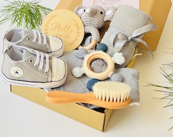 Neugeborenen Baby Geschenkbox - Gender Neutraler Baby Geschenkkorb - Babyparty Geschenkset - Babyrassel & Booties - Unisex New Baby Geschenk - Tiny Bearboo
