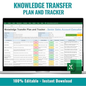 Può includere: Uno schermo di un laptop mostra un foglio di calcolo "Knowledge Transfer Plan and Tracker". Il foglio di calcolo è organizzato con colonne per aree di conoscenza, descrizioni e scadenze. Il testo "100% Editable - Instant Download" è in basso.
